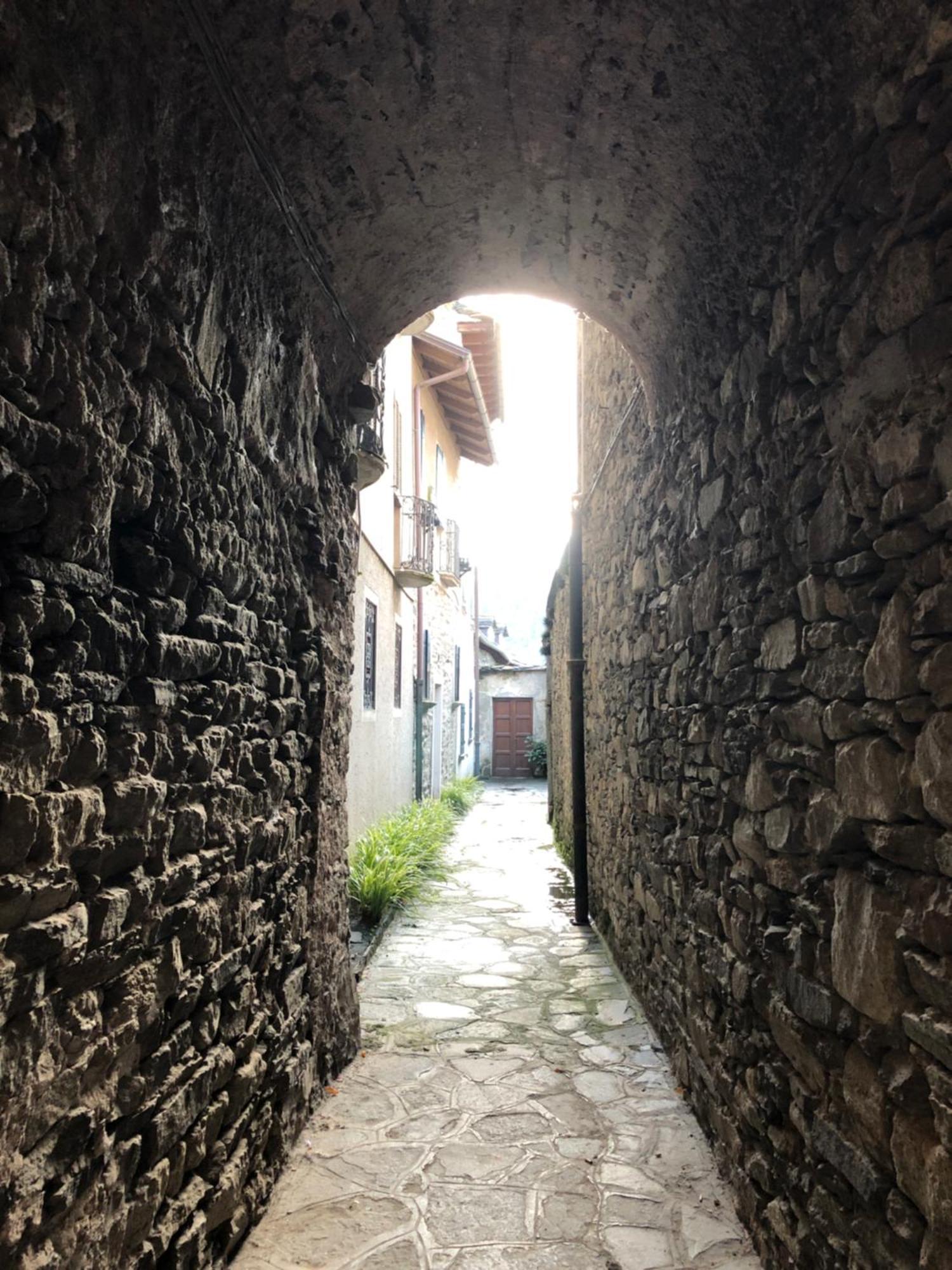 Appartamento Vacanze Al Lago Orta San Giulio Bagian luar foto